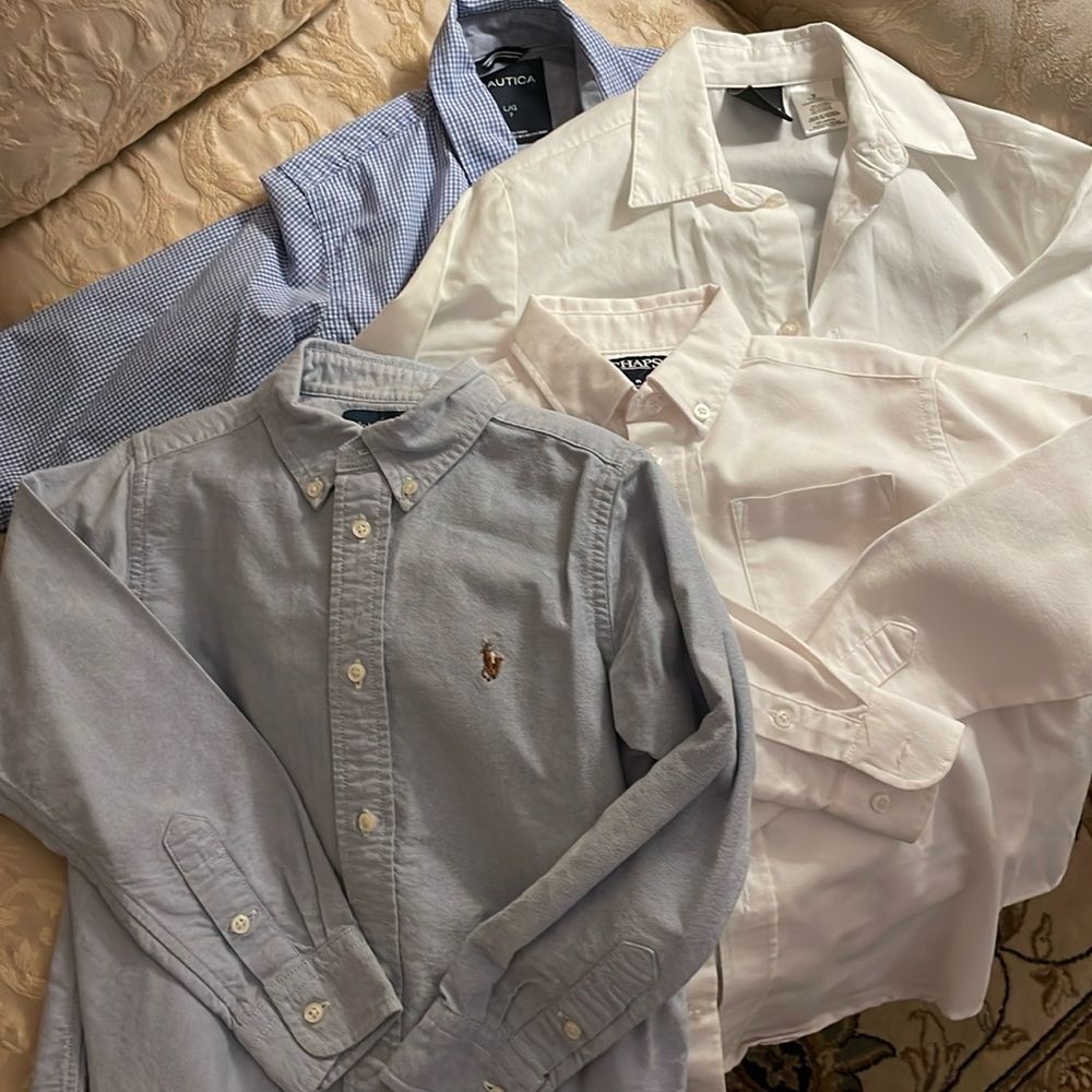 Boys size 6-7 long sleeve button down shirts. Excellent condition !’